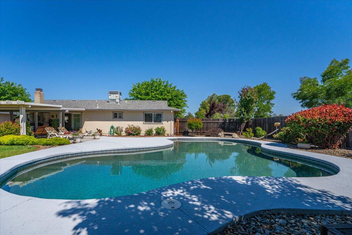5320 Maybelle Way Anderson, CA 96007 - Photo 9 of 35 9