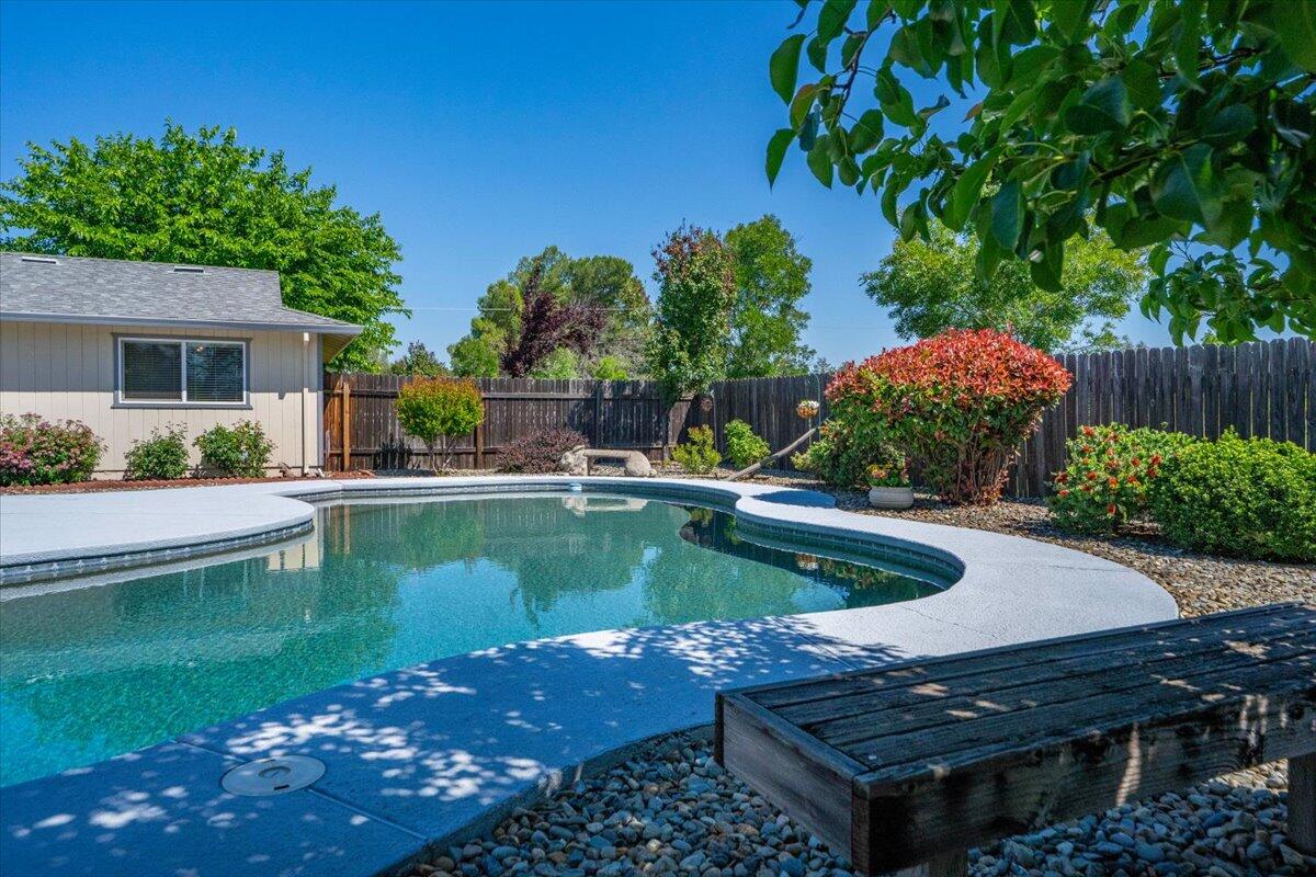 5320 Maybelle Way Anderson, CA 96007 - Photo 10 of 35 10