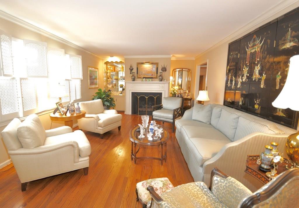 8308 Spring Mill Road Indianapolis, IN 46260 - Photo 5 of 35 Gallery Image 5