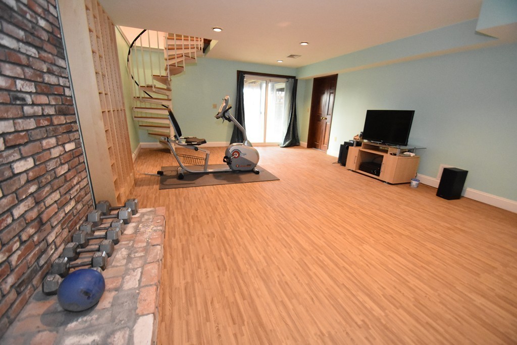 184 Anderson Road Marlborough, MA 01752 - Photo 18 of 27 Gallery Image 18