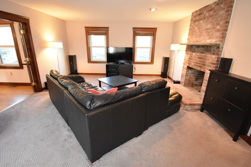 184 Anderson Road Marlborough, MA 01752 - Photo 4 of 27 Gallery Image 4