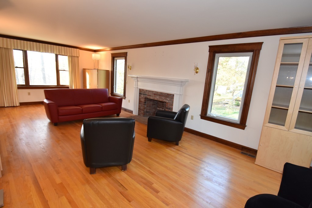184 Anderson Road Marlborough, MA 01752 - Photo 7 of 27 Gallery Image 7