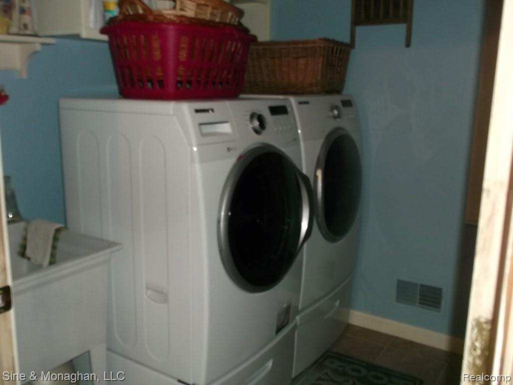 5267 Davis Road St. Clair, MI 48079 - Photo 21 of 55 DSCF0030 (Medium).jpg