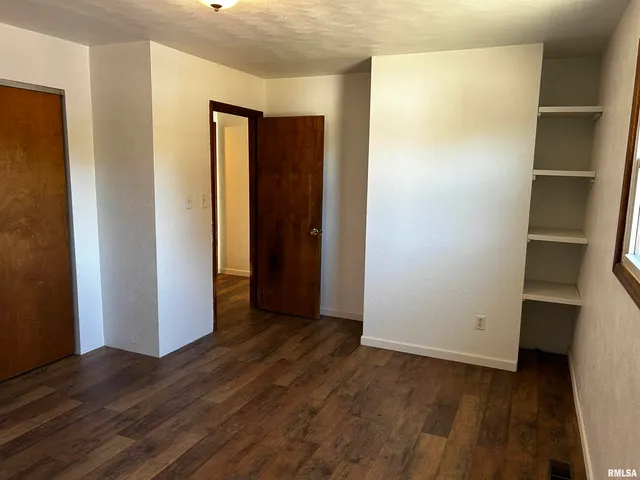 $999 | 1107 Eisenhower Drive, Unit A, Pekin, IL 61554