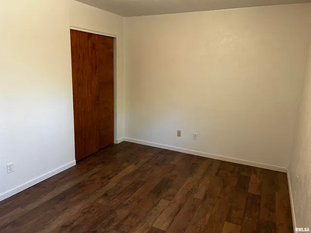 $999 | 1107 Eisenhower Drive, Unit A, Pekin, IL 61554