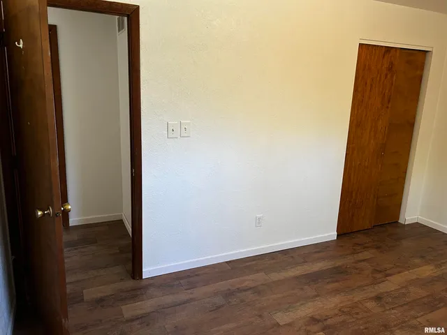 $999 | 1107 Eisenhower Drive, Unit A, Pekin, IL 61554