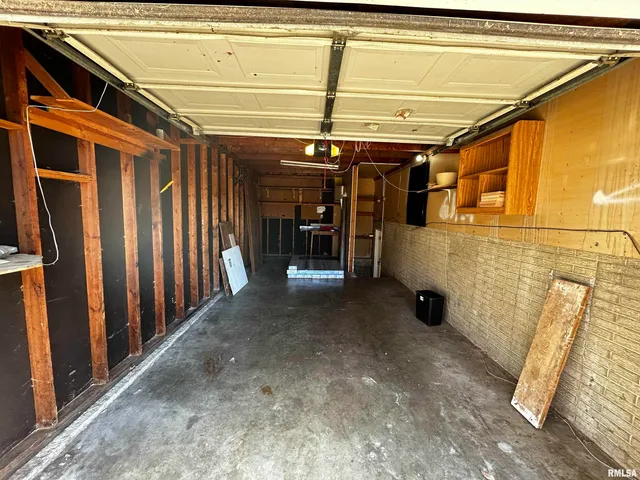 $999 | 1107 Eisenhower Drive, Unit A, Pekin, IL 61554