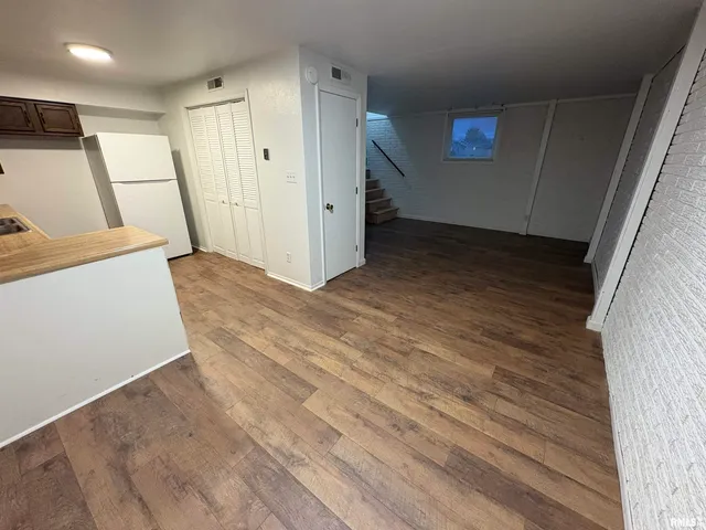 $999 | 1107 Eisenhower Drive, Unit A, Pekin, IL 61554