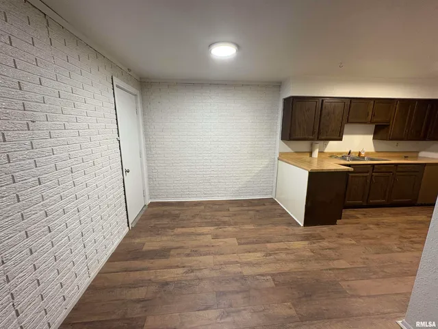 $999 | 1107 Eisenhower Drive, Unit A, Pekin, IL 61554