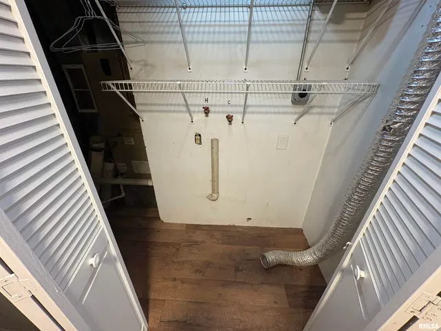 $999 | 1107 Eisenhower Drive, Unit A, Pekin, IL 61554