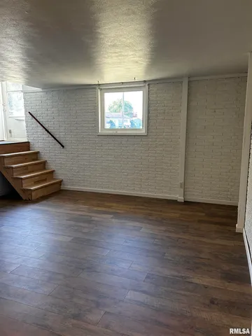 $999 | 1107 Eisenhower Drive, Unit A, Pekin, IL 61554