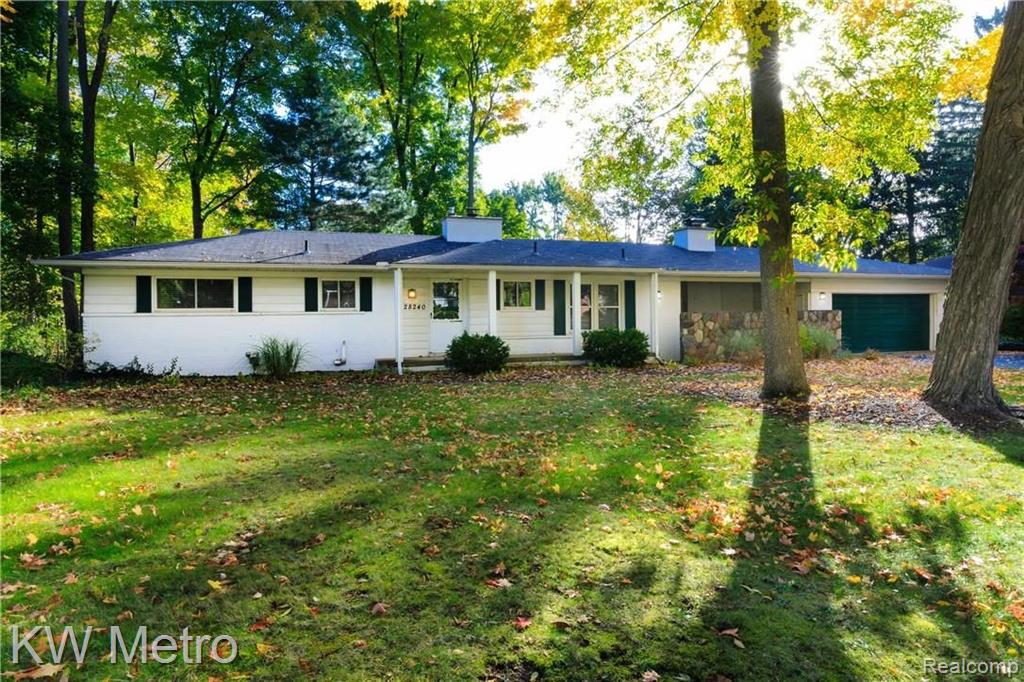 28240 Quail Hollow Road Farmington Hills, MI 48331 - Photo 2 of 22