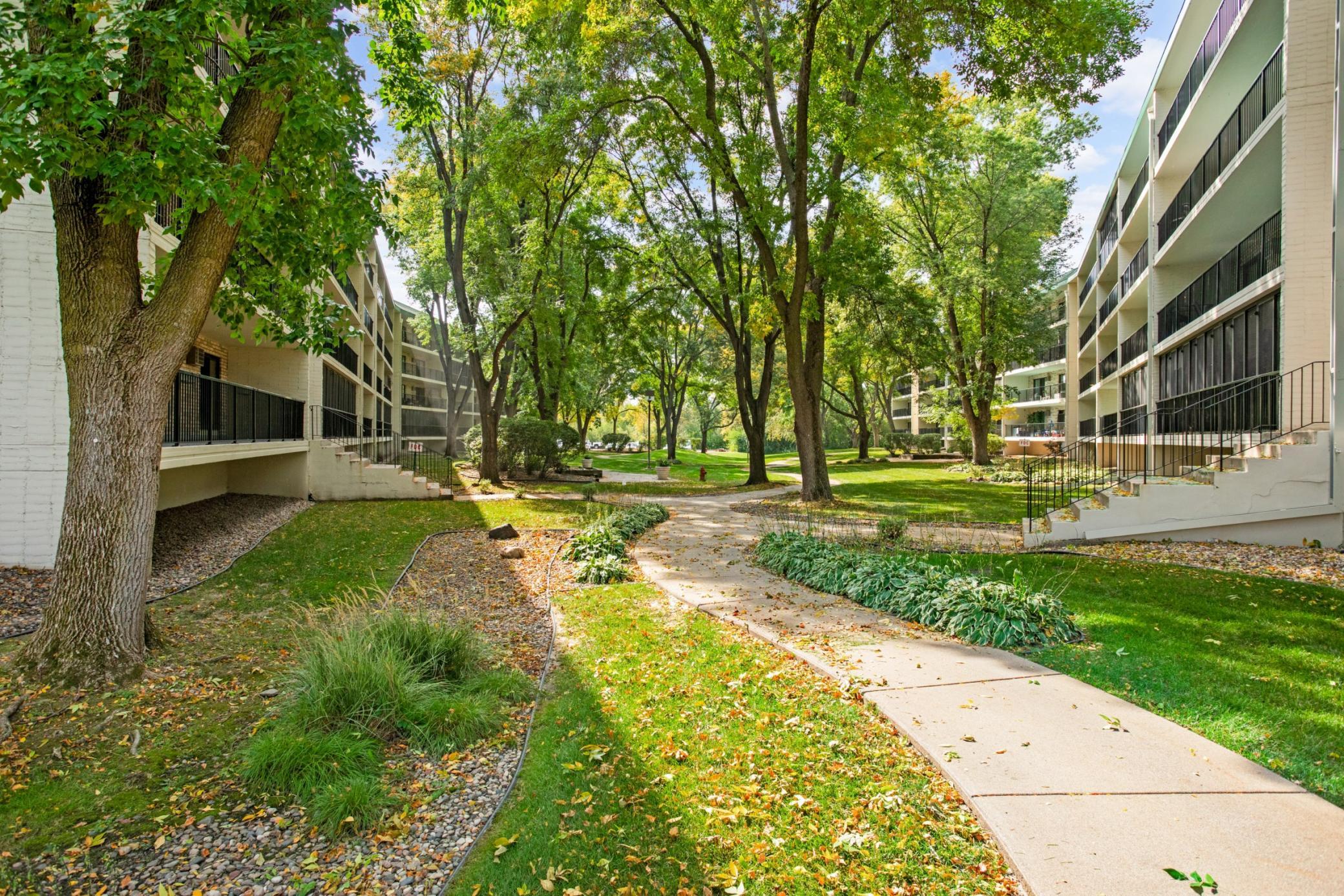 10501 Cedar Lk Road South, Unit 413 Hopkins, MN 55305 - Photo 29 of 30