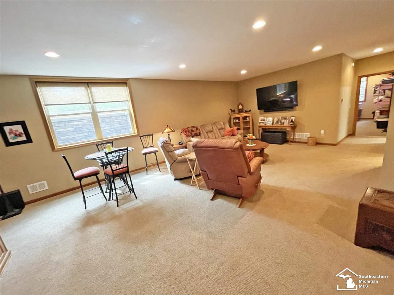 601 West Dean Road Temperance, MI 48182 - Photo 33 of 38 50201477-17AE836D-B909-4D53-A959-65F4157B18E0.JPG