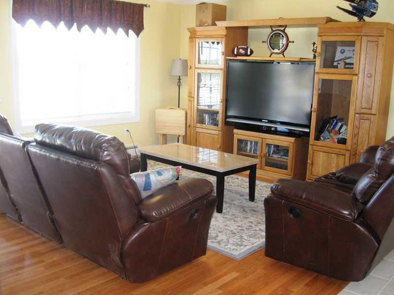 2 Wadlin Road Biddeford, ME 04005 - Photo 6 of 20 Living Room.