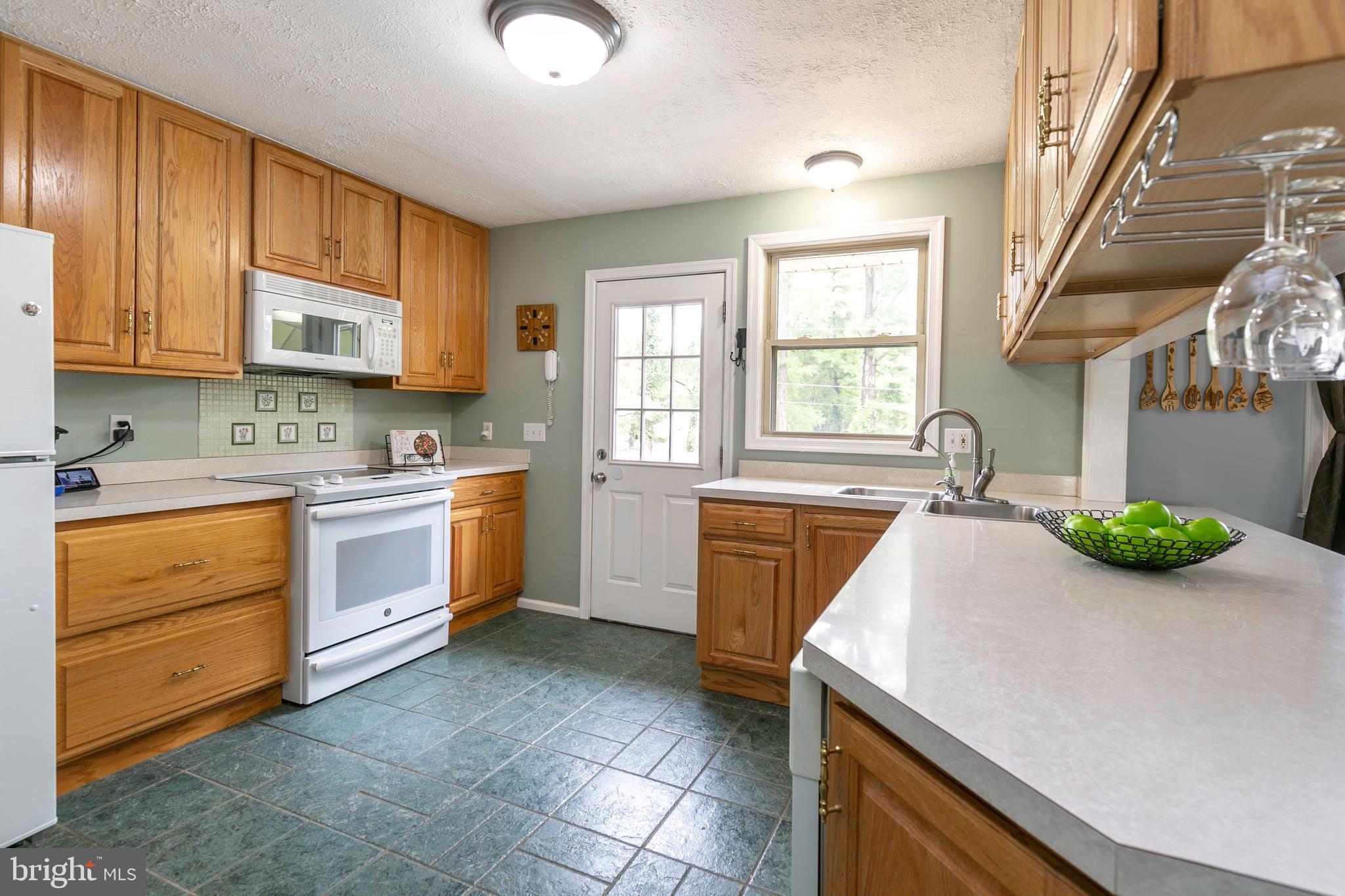 105 Rutledge Road Queenstown, MD 21658 - Photo 11 of 57 Newer Appliances!