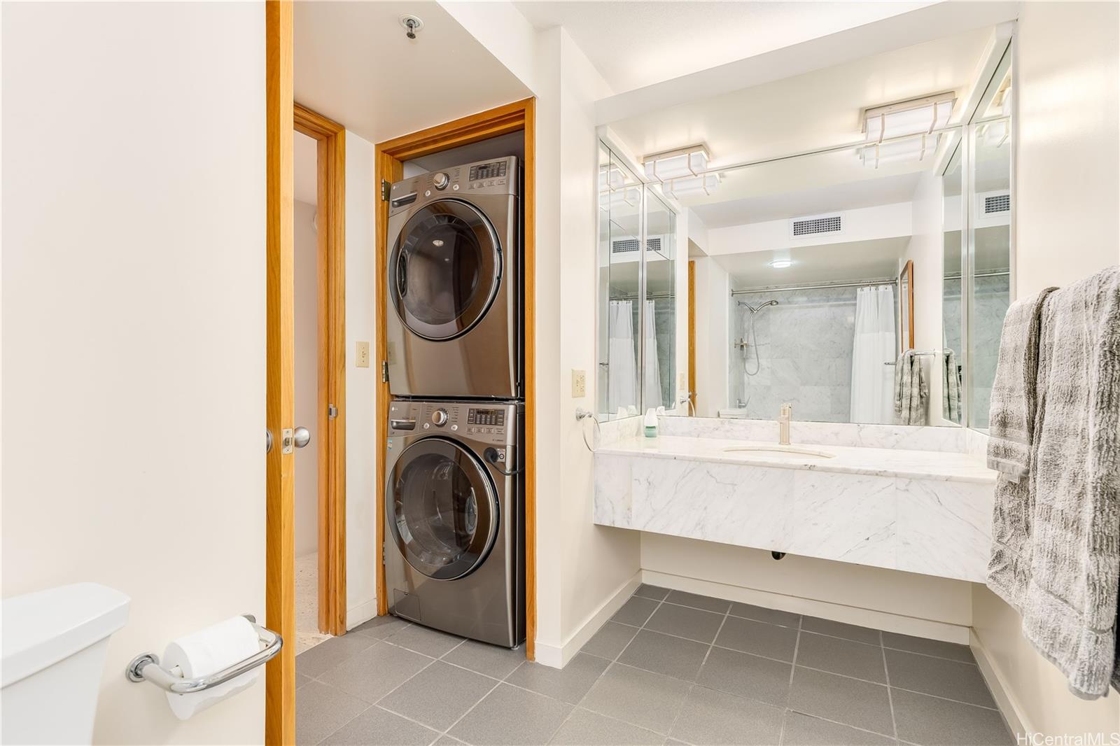 1330 Ala Moana Boulevard, Unit 1308 Honolulu, HI 96814 - Photo 11 of 24 a view of a bathroom with washing machine and chandelier