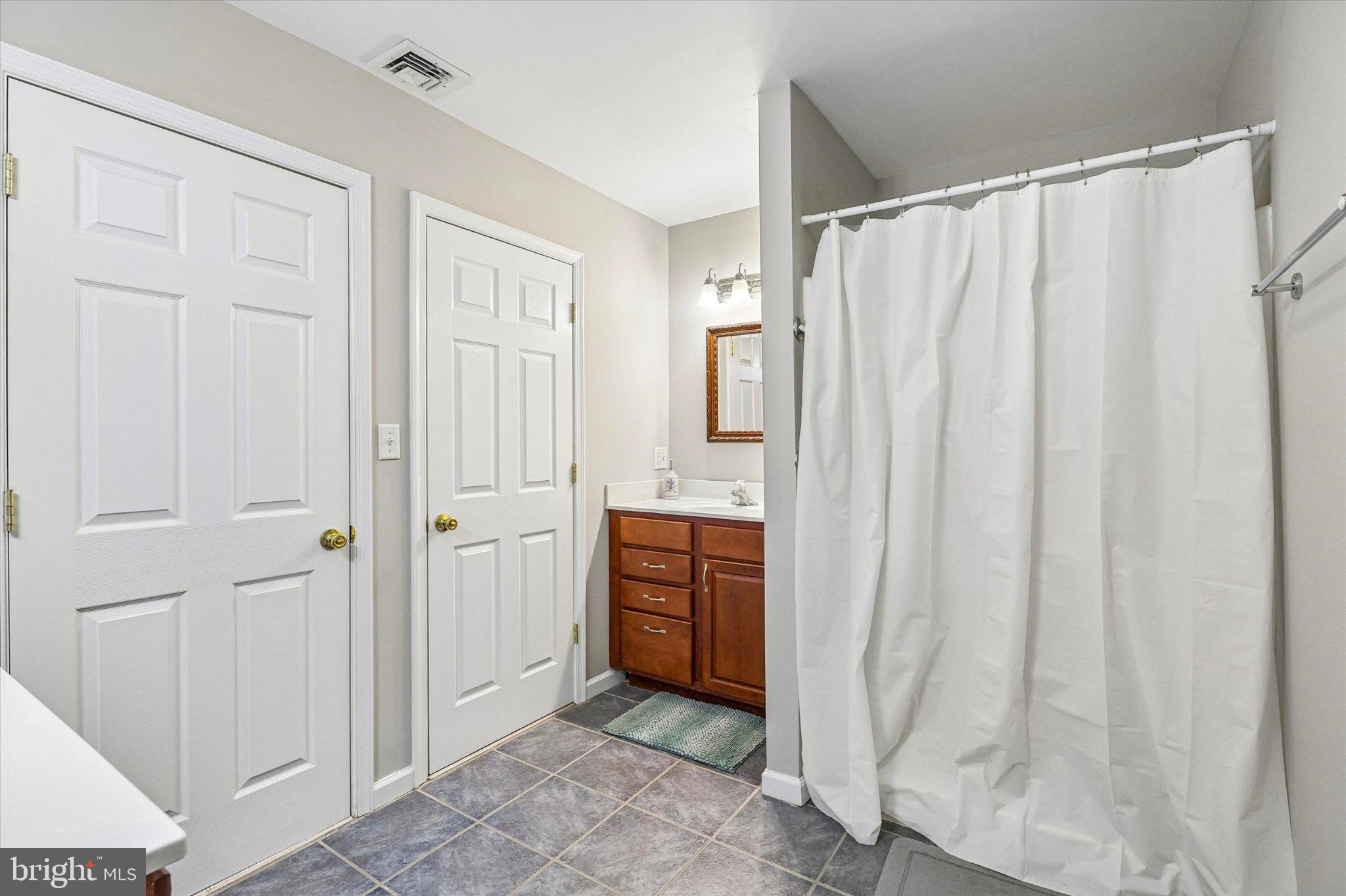 404 Upland Road Havertown, PA 19083 - Photo 13 of 26 Primary Bathroom (access to 2 bedrooms)