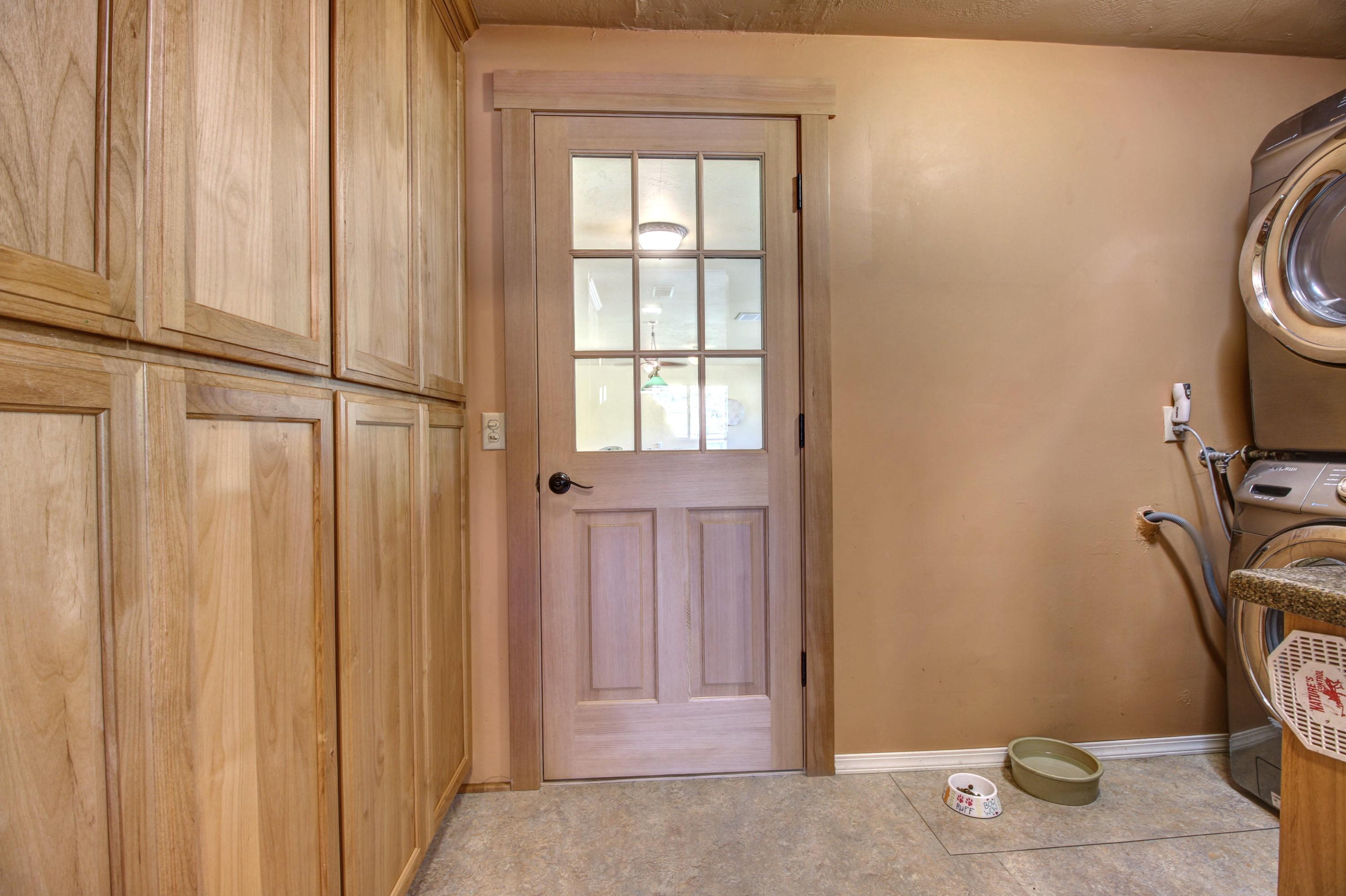 3055 Burrell Road Medford, OR 97501 - Photo 21 of 45 04 Laundry