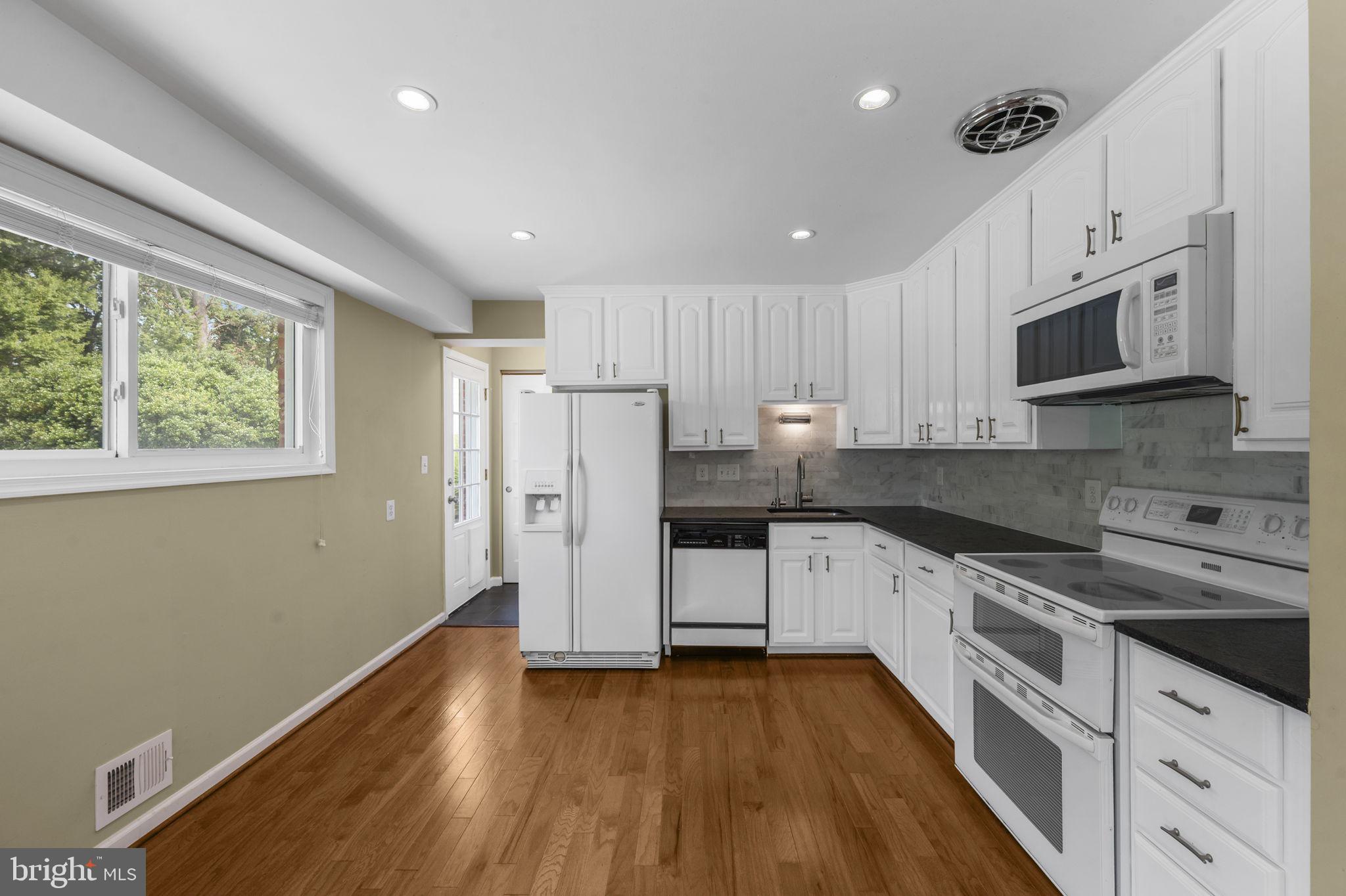 4216 Sideburn Road Fairfax, VA 22030 - Photo 15 of 47 Kitchen