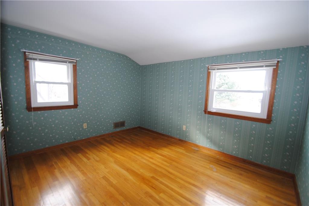 17 Oxford Road Pittsburgh, PA 15202 - Photo 10 of 14 Bedroom.