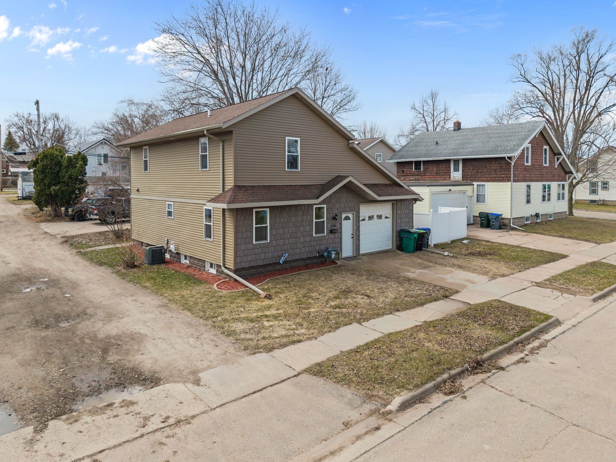 206 East Spring Street New London, WI 54961 - Photo 24 of 33