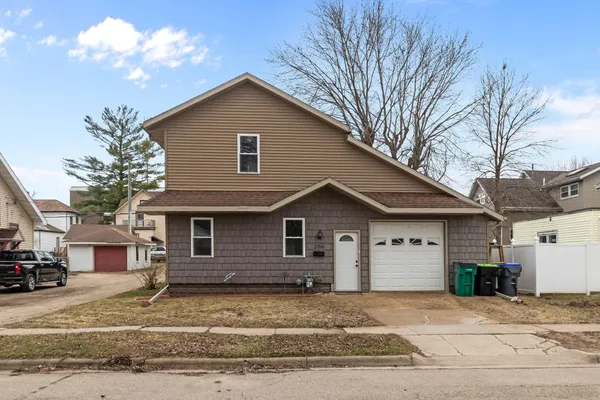 $224,900 | 206 East Spring Street, New London, WI 54961