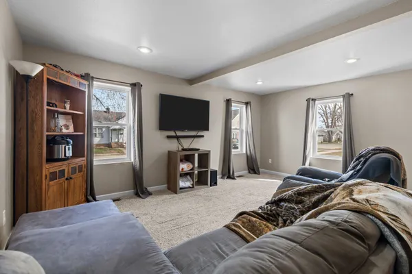 $224,900 | 206 East Spring Street, New London, WI 54961