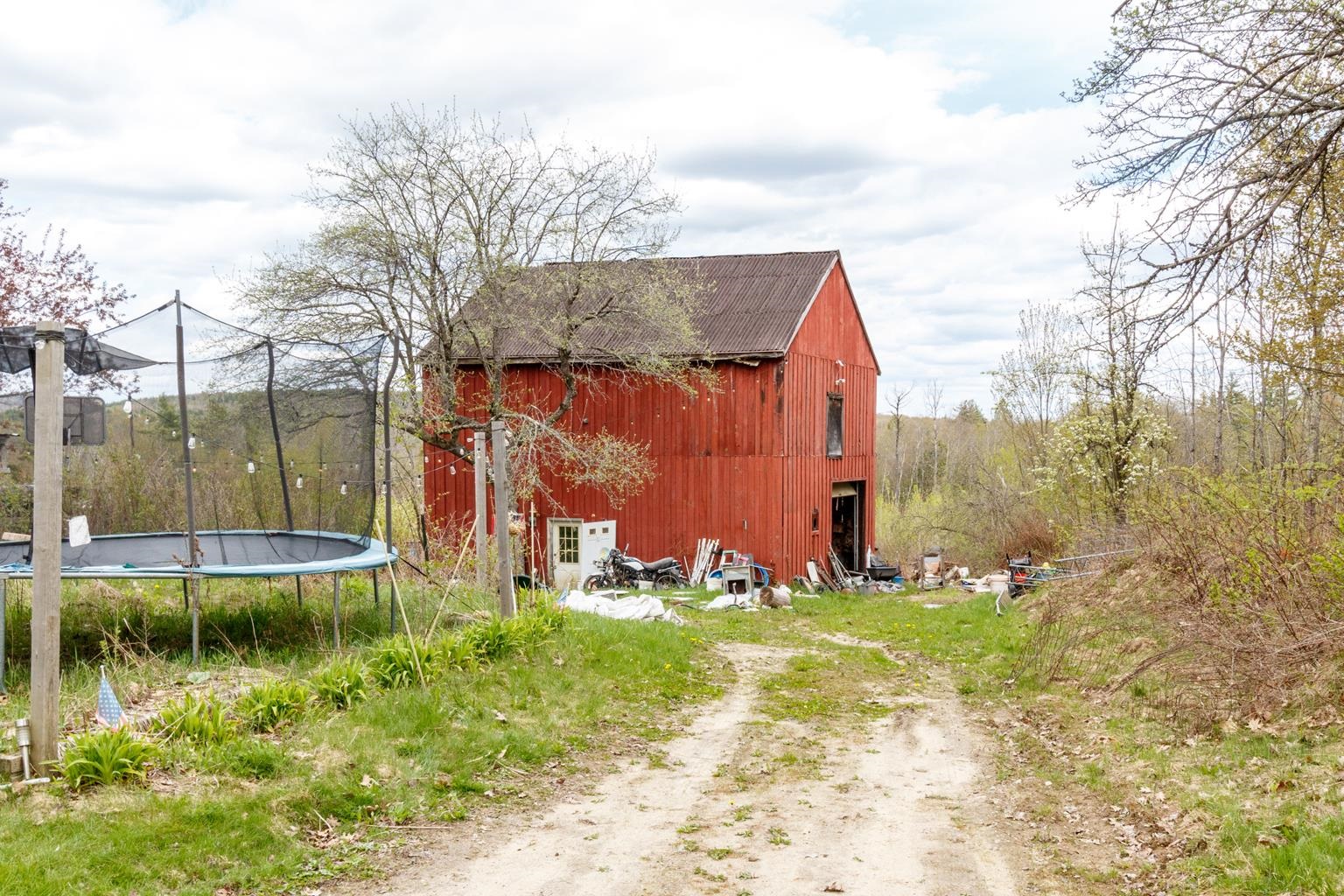 433 N Road Deering, NH 03244 - Photo 3 of 45