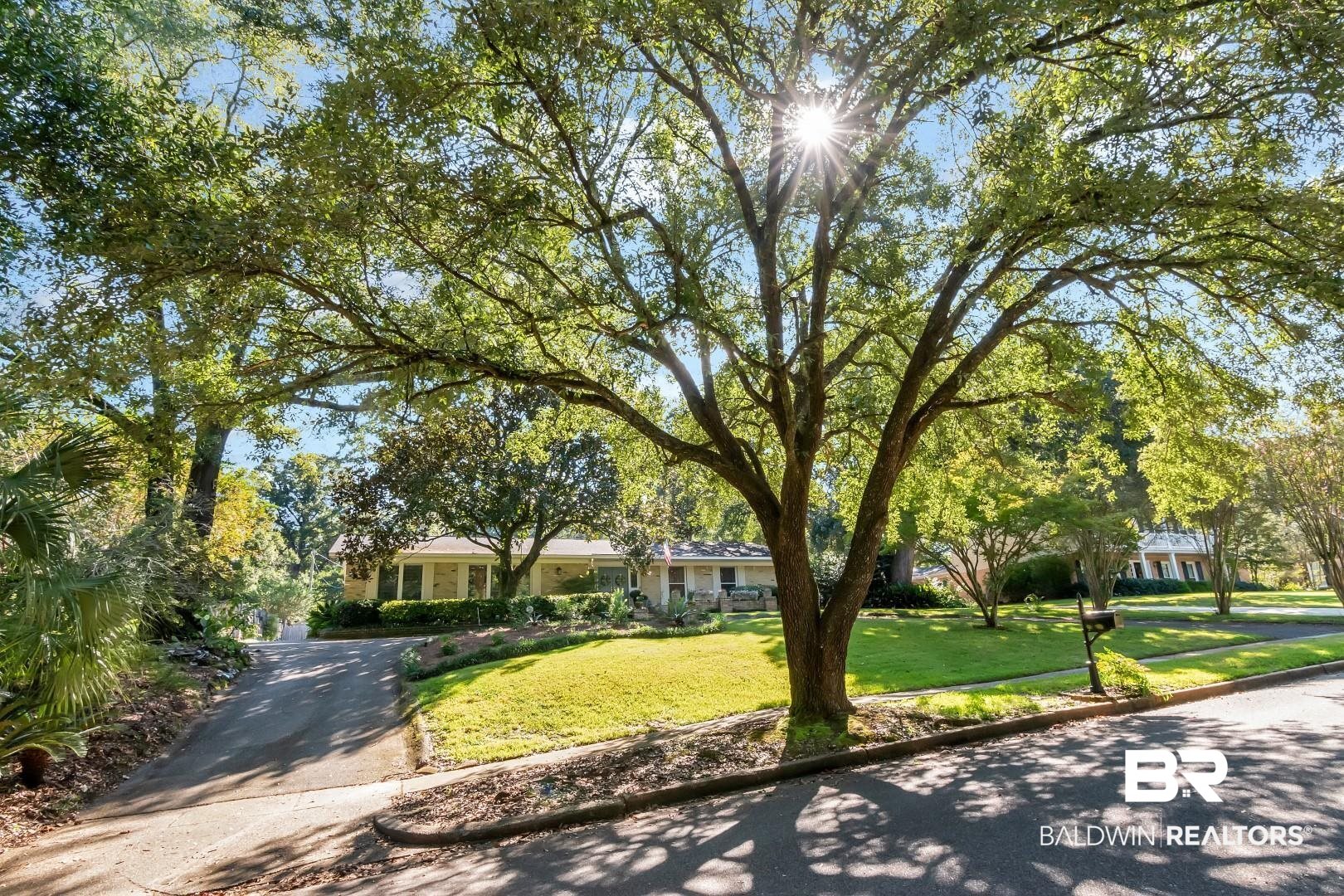 251 Suffolk Road Mobile, AL 36608 - Photo 2 of 53