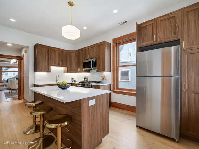 $4,300 | 1415 West George Street, Unit 2, Chicago, IL 60657