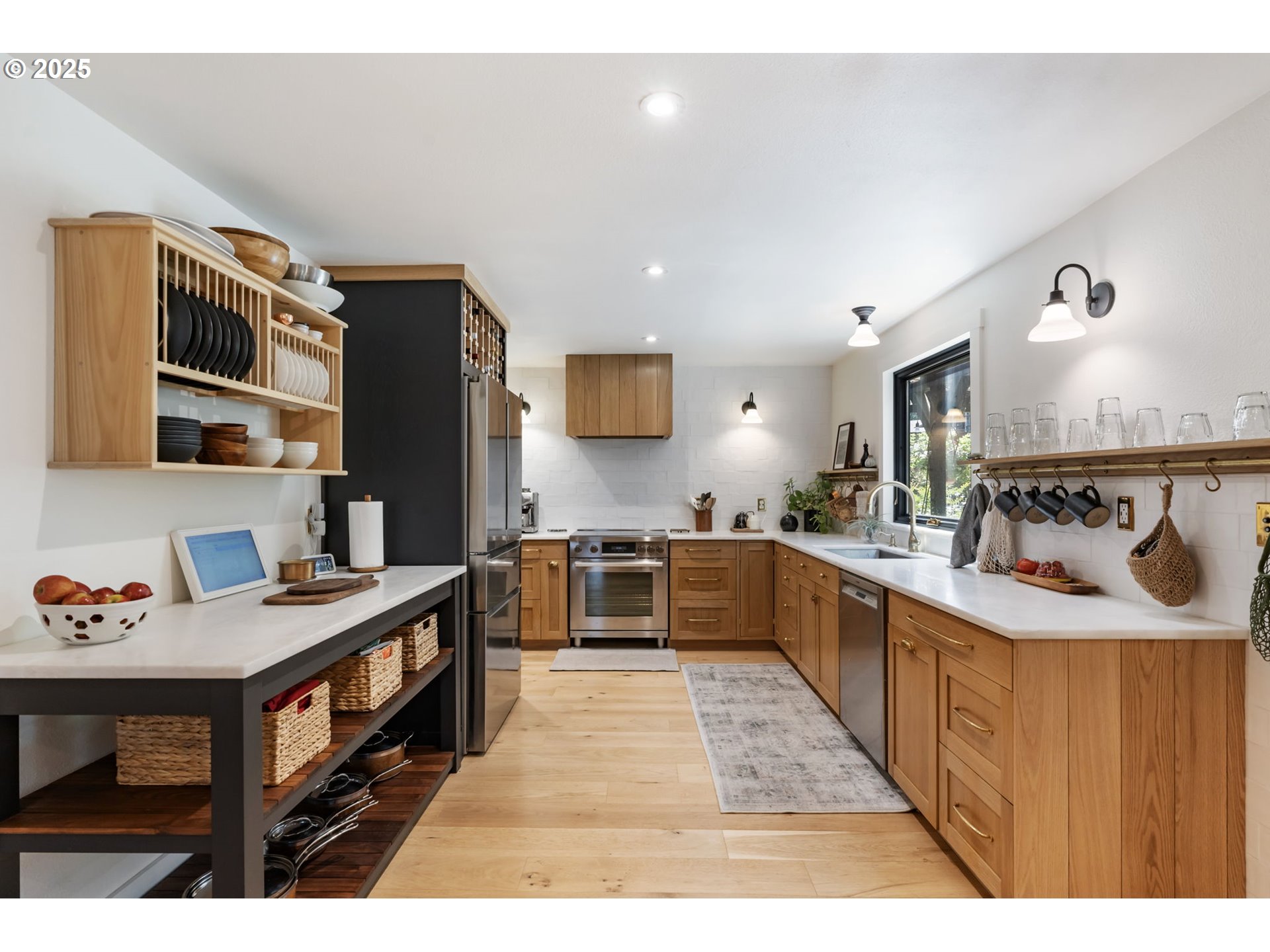 9335 Southwest View Terrace Portland, OR 97224 - Photo 9 of 47 Kitchen
