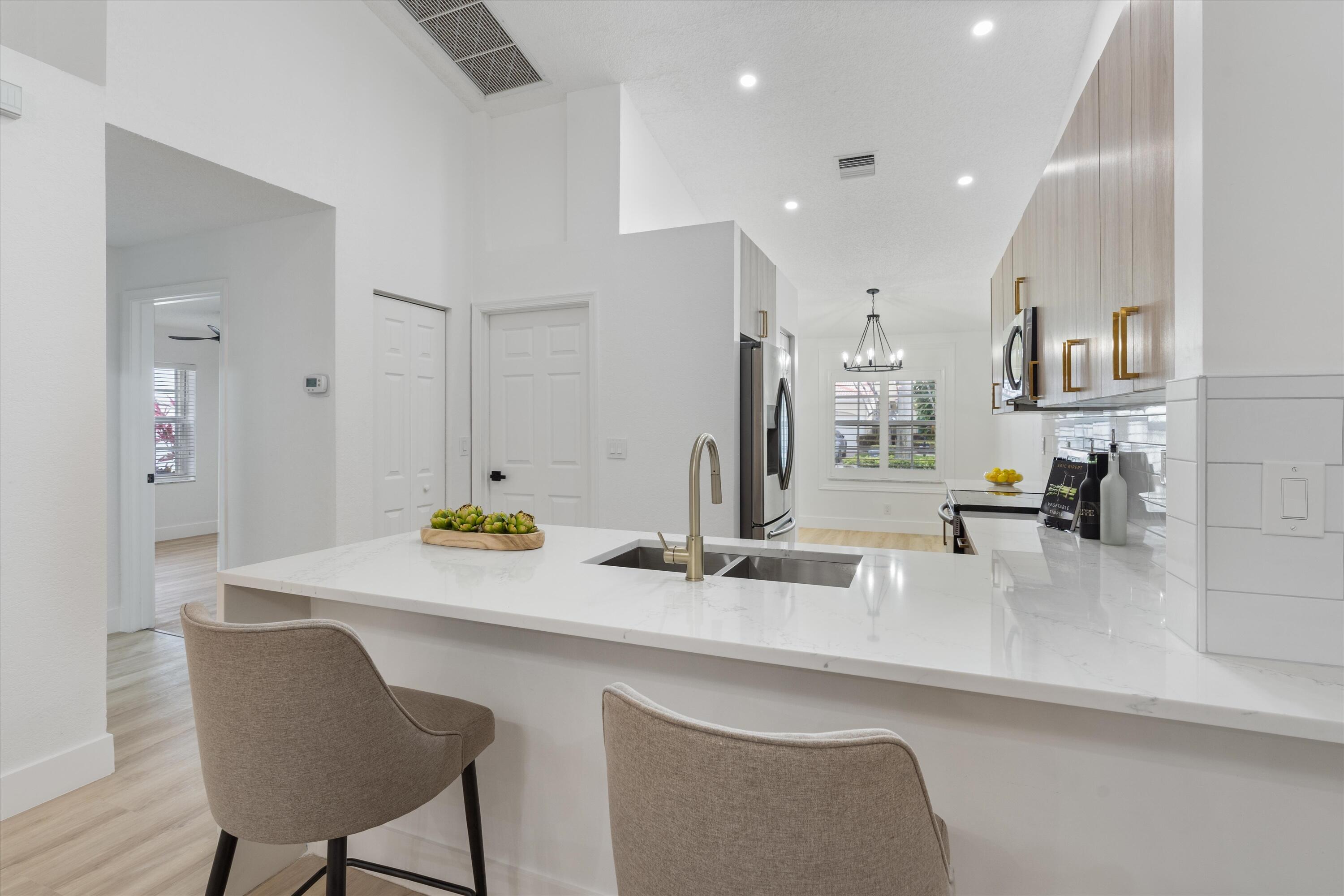 6092 Caladium Road Delray Beach, FL 33484 - Photo 10 of 59 bar area