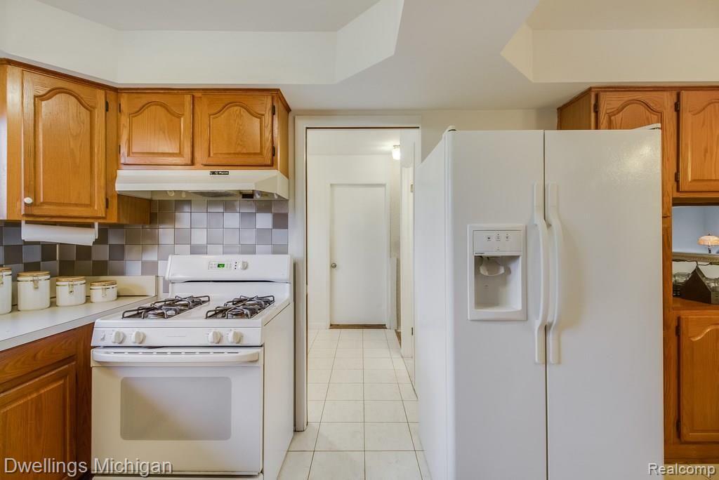 6058 Wedgewood Road Canton, MI 48187 - Photo 5 of 35 _MG_0211.jpg