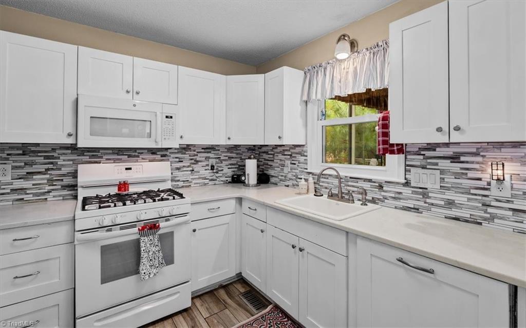2418 Quaker Landing Road Greensboro, NC 27455 - Photo 12 of 50