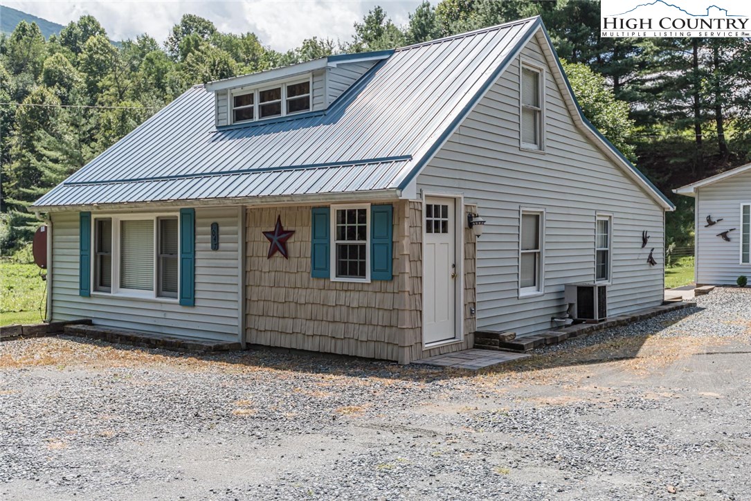1047 Buffalo Road West Jefferson, NC 28694 - Photo 3 of 39 Gallery Image 3
