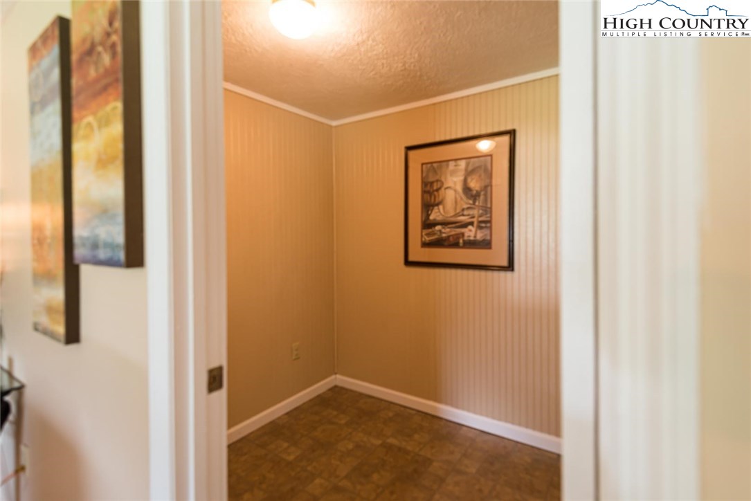 1047 Buffalo Road West Jefferson, NC 28694 - Photo 6 of 39 Gallery Image 6