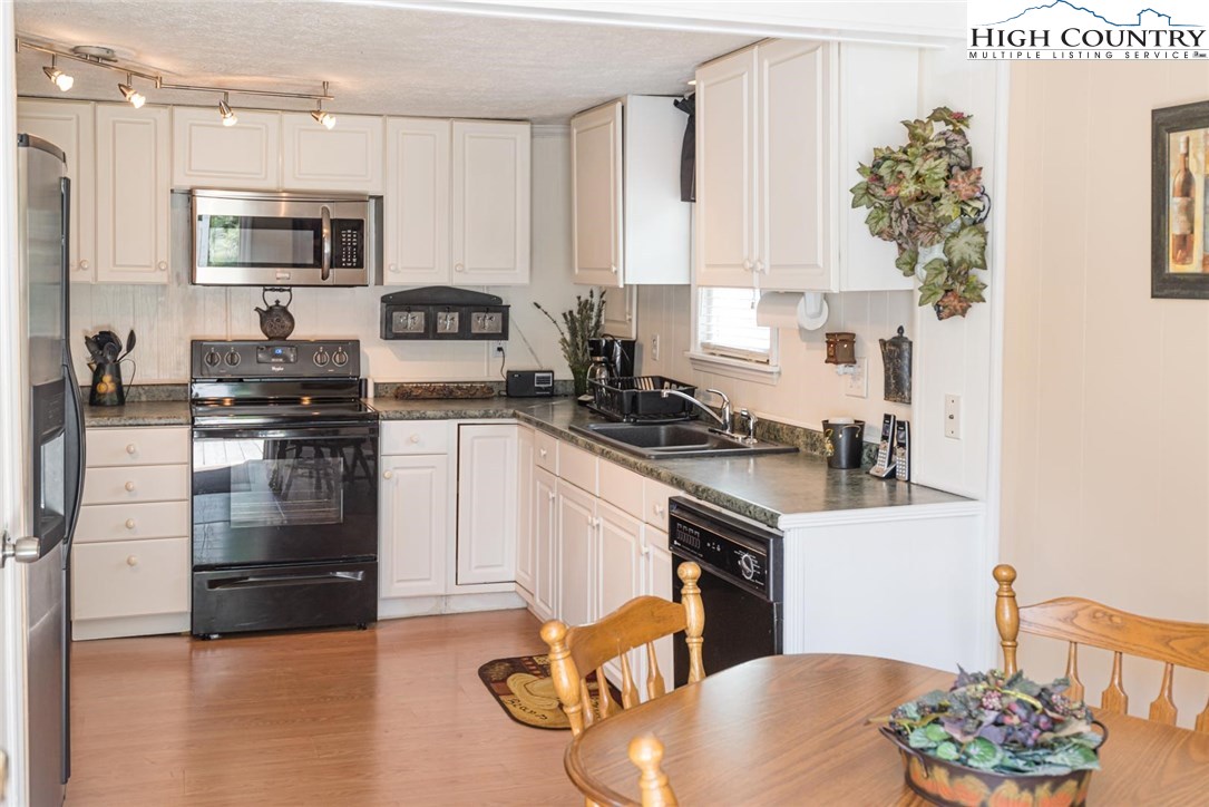 1047 Buffalo Road West Jefferson, NC 28694 - Photo 7 of 39 Gallery Image 7