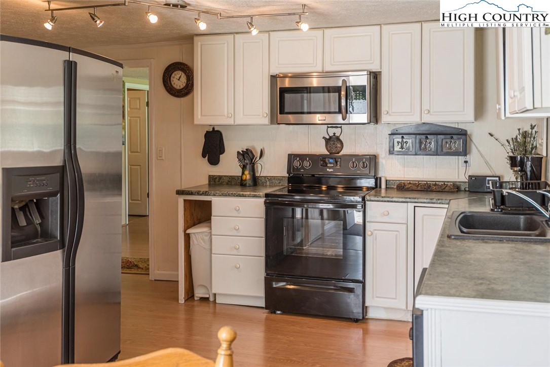 1047 Buffalo Road West Jefferson, NC 28694 - Photo 8 of 39 Gallery Image 8