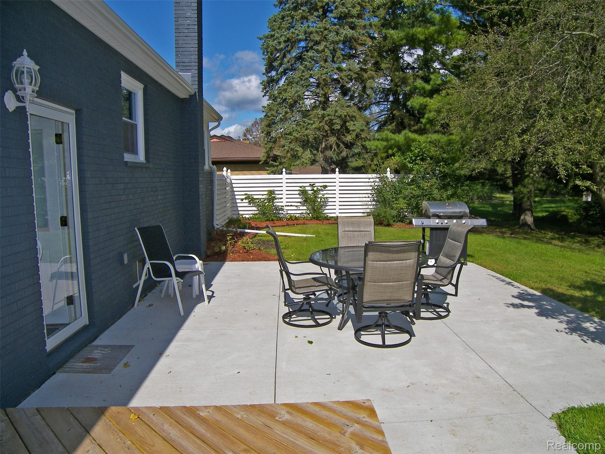 4444 Elms Road Flushing, MI 48433 - Photo 25 of 28 100_3358.JPG