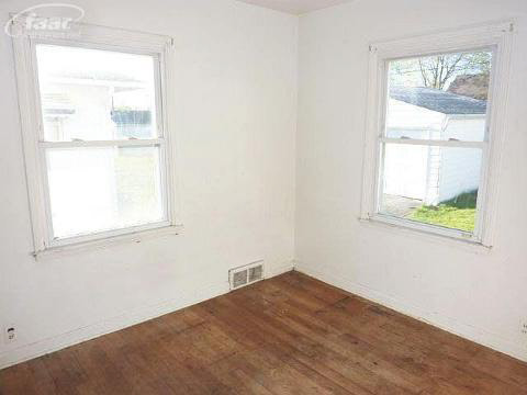 2021 Raskob Street Flint, MI 48504 - Photo 6 of 10 20111450-5.JPG
