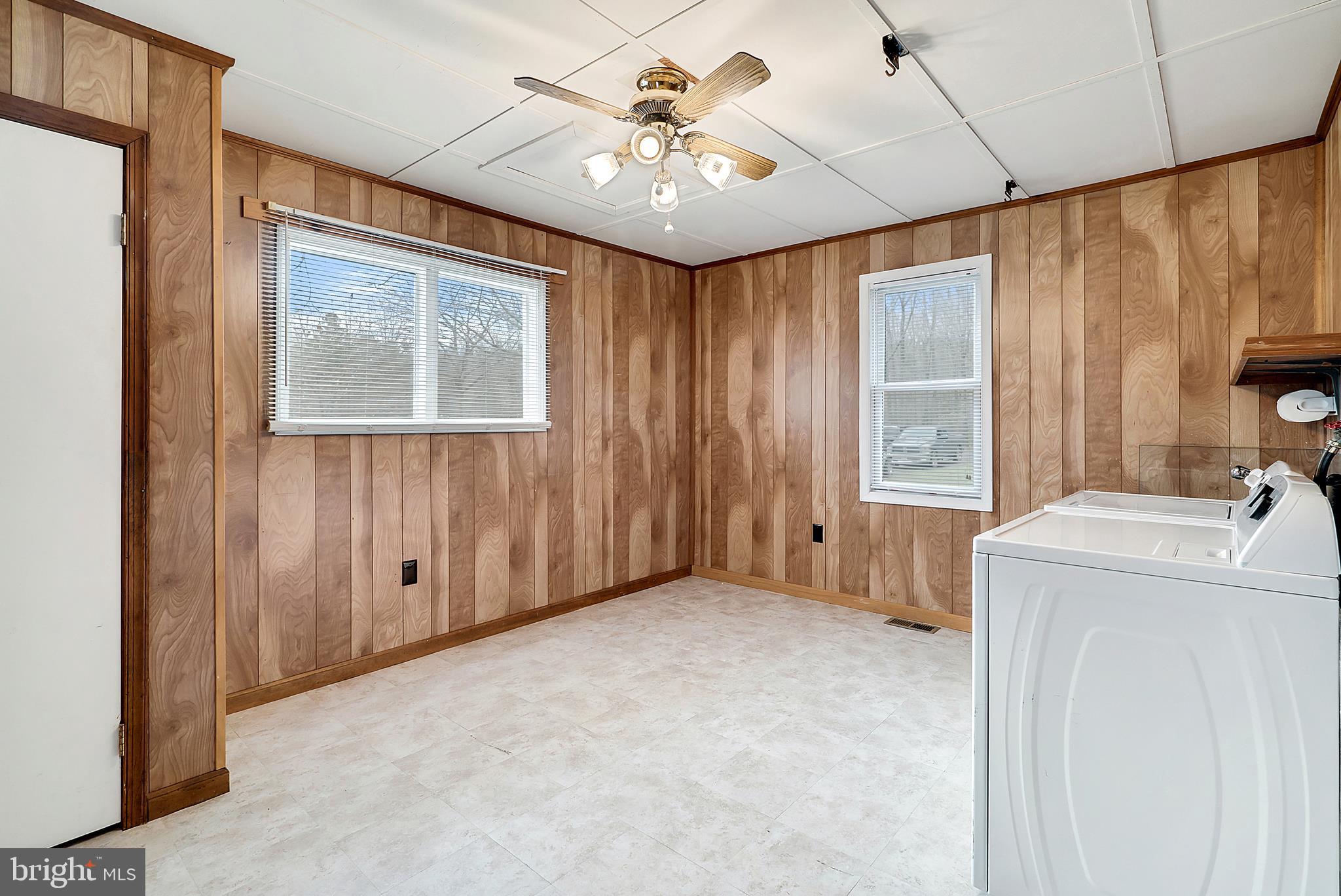 7149 Rogues Road Nokesville, VA 20181 - Photo 15 of 35 Laundry/mud room