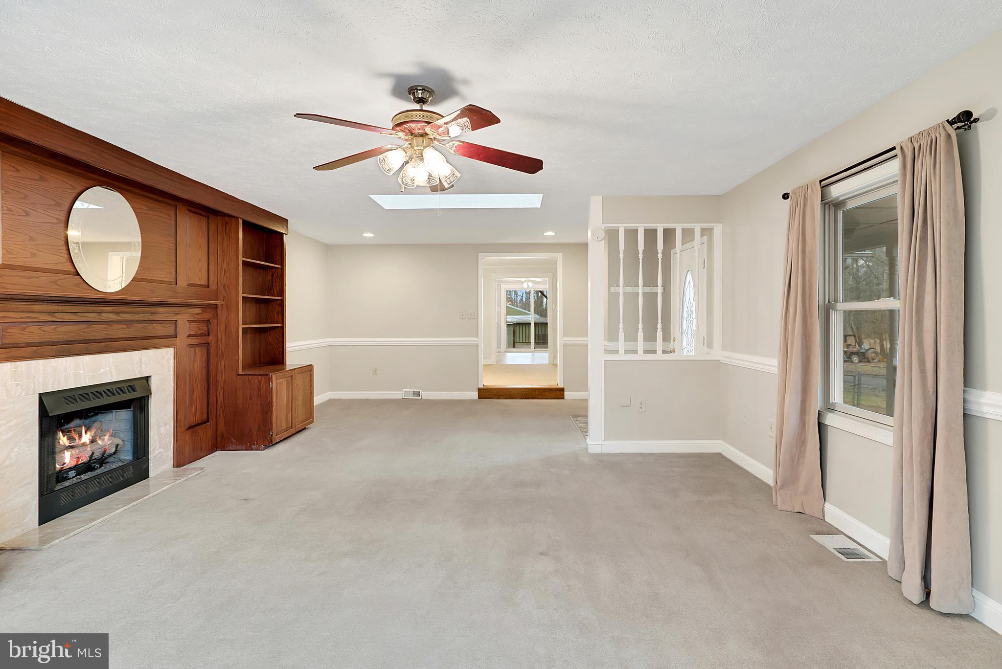 7149 Rogues Road Nokesville, VA 20181 - Photo 5 of 35 Living Room