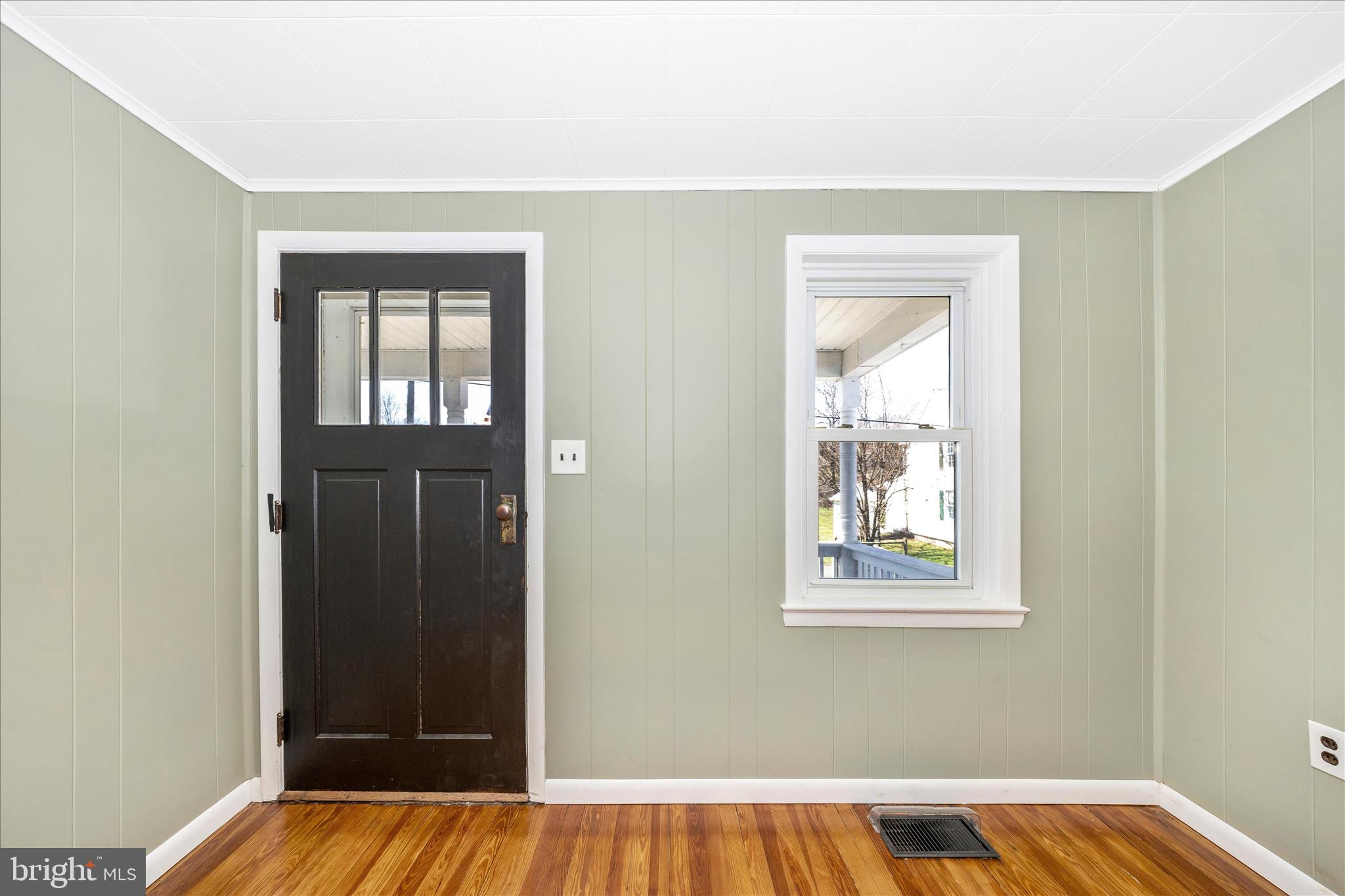 9435 Hollow Road Middletown, MD 21769 - Photo 2 of 40 Foyer