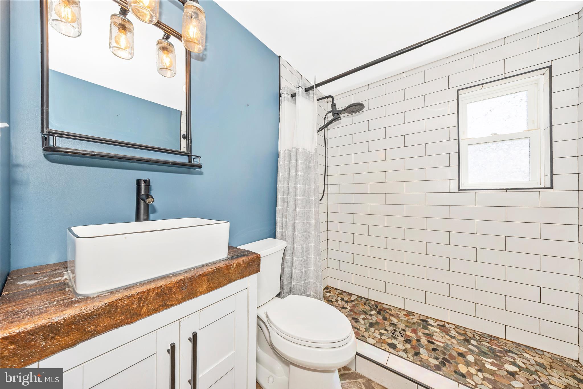 9435 Hollow Road Middletown, MD 21769 - Photo 22 of 40 Hall Bathroom
