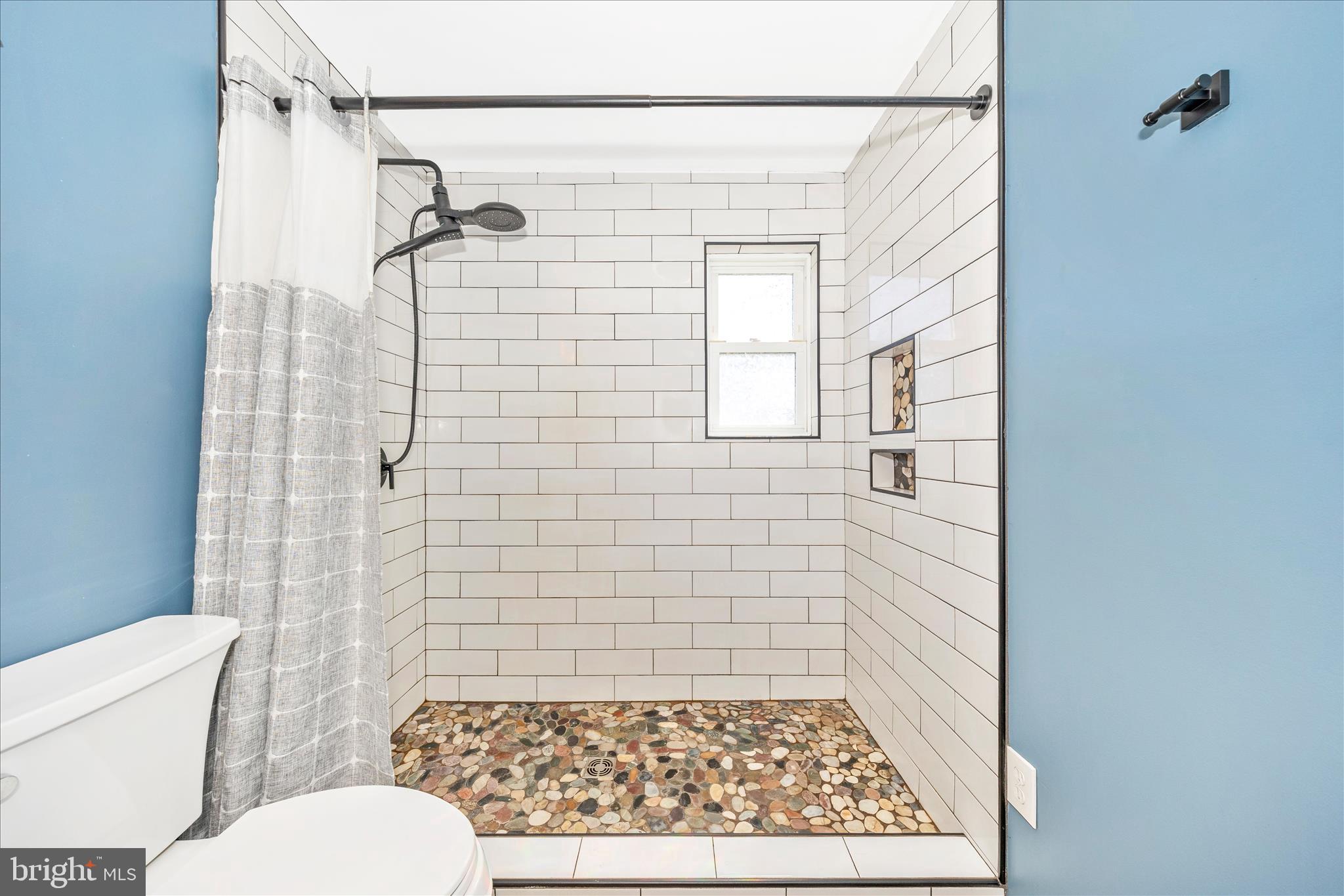 9435 Hollow Road Middletown, MD 21769 - Photo 24 of 40 Hall Bathroom