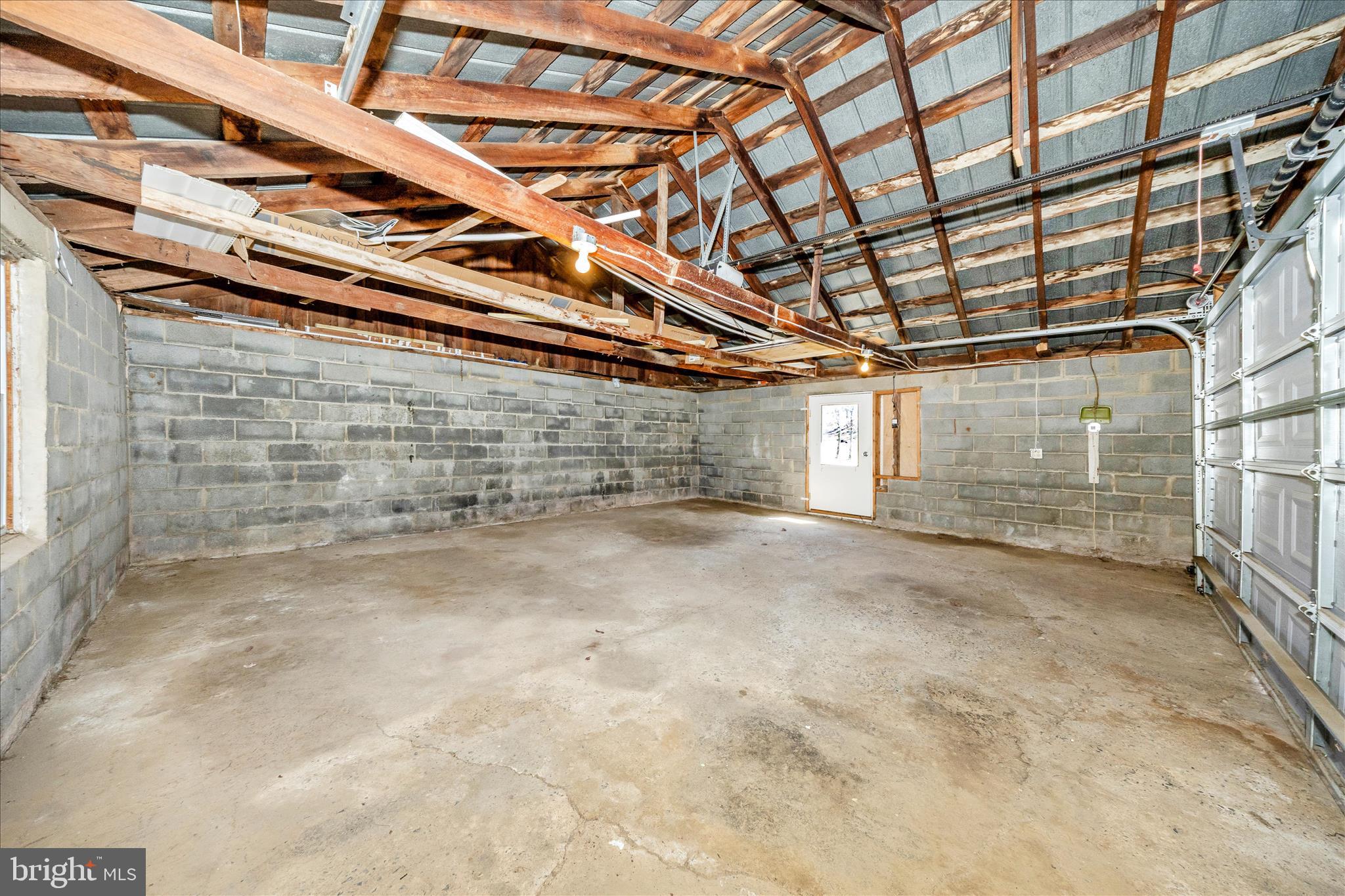 9435 Hollow Road Middletown, MD 21769 - Photo 27 of 40 Garage