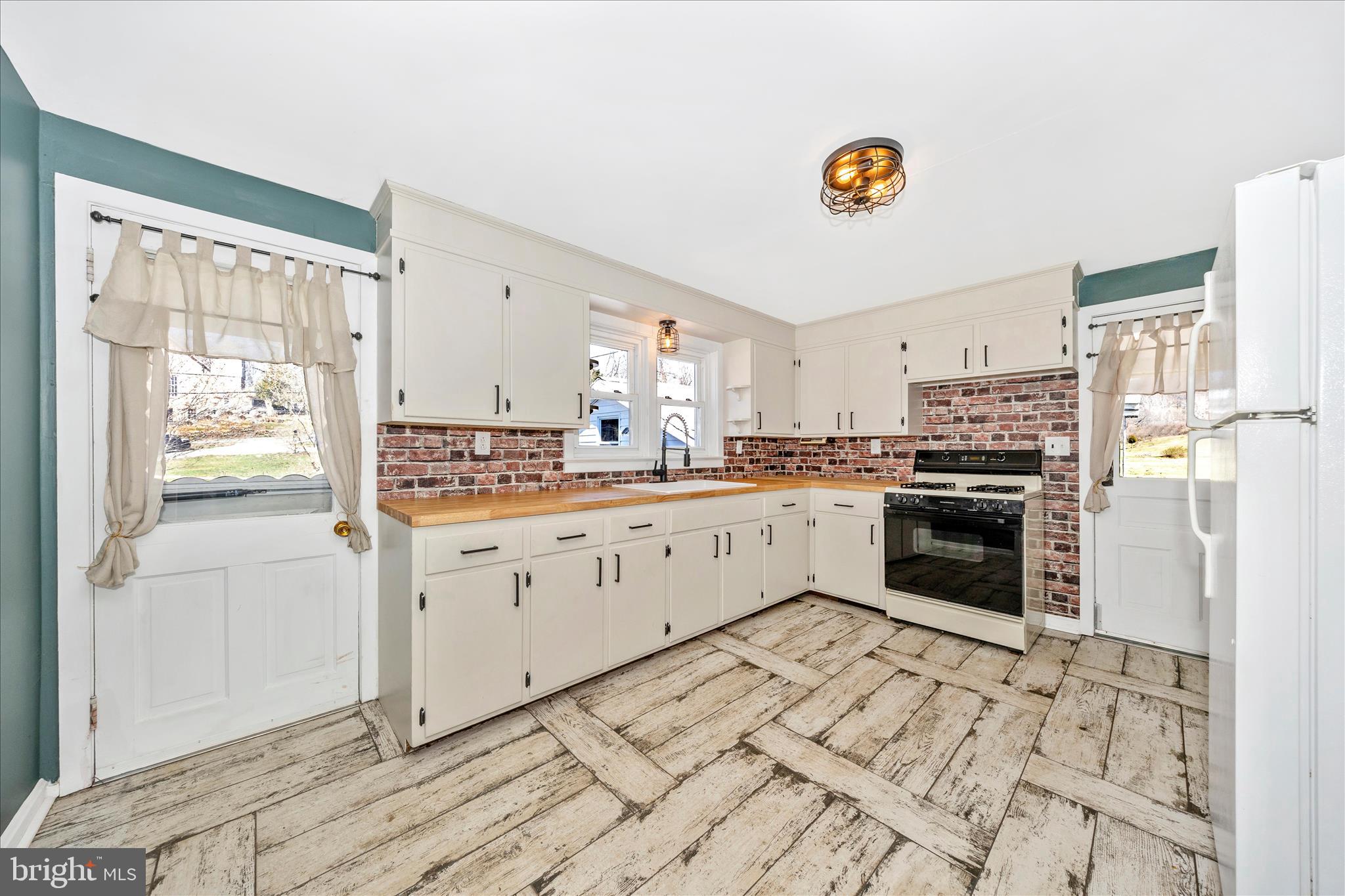 9435 Hollow Road Middletown, MD 21769 - Photo 10 of 40 Kitchen