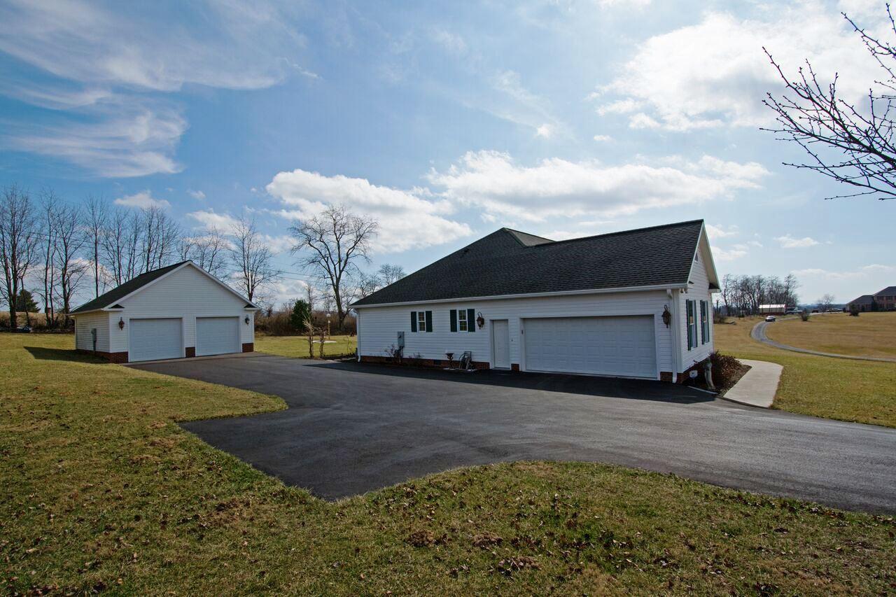 415 Max Meadows Road Lewisburg, WV 24901 - Photo 10 of 57 Gallery Image 10