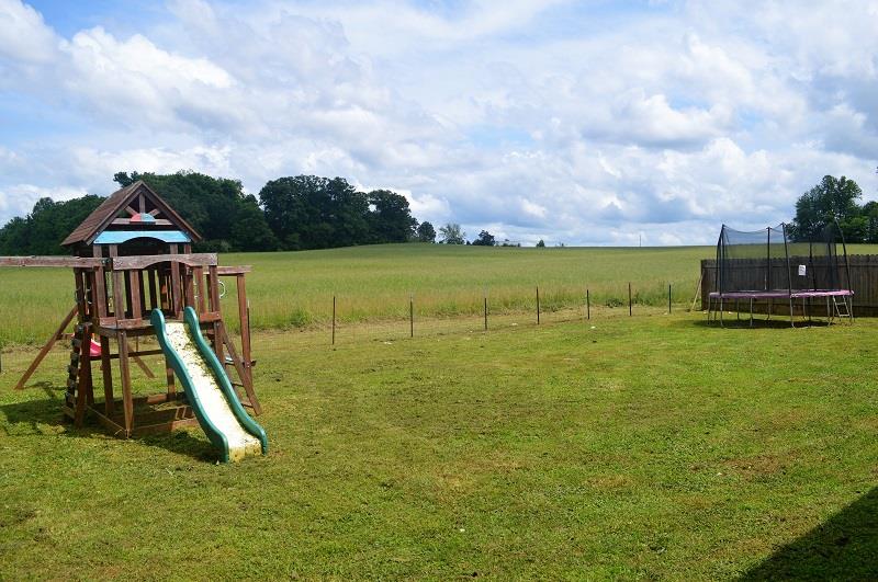 188 Modena Circle Decherd, TN 37324 - Photo 21 of 23 Plenty of room for the little ones to play.